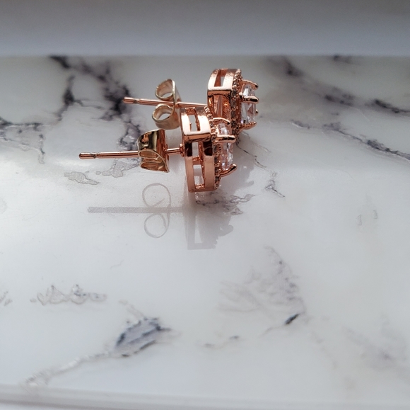 New Fashion Rose Gold Stud Earrings - Picture 7 of 7